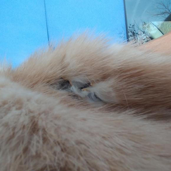 Ladies beautiful mink wrap style coat. - Picture 3 of 4